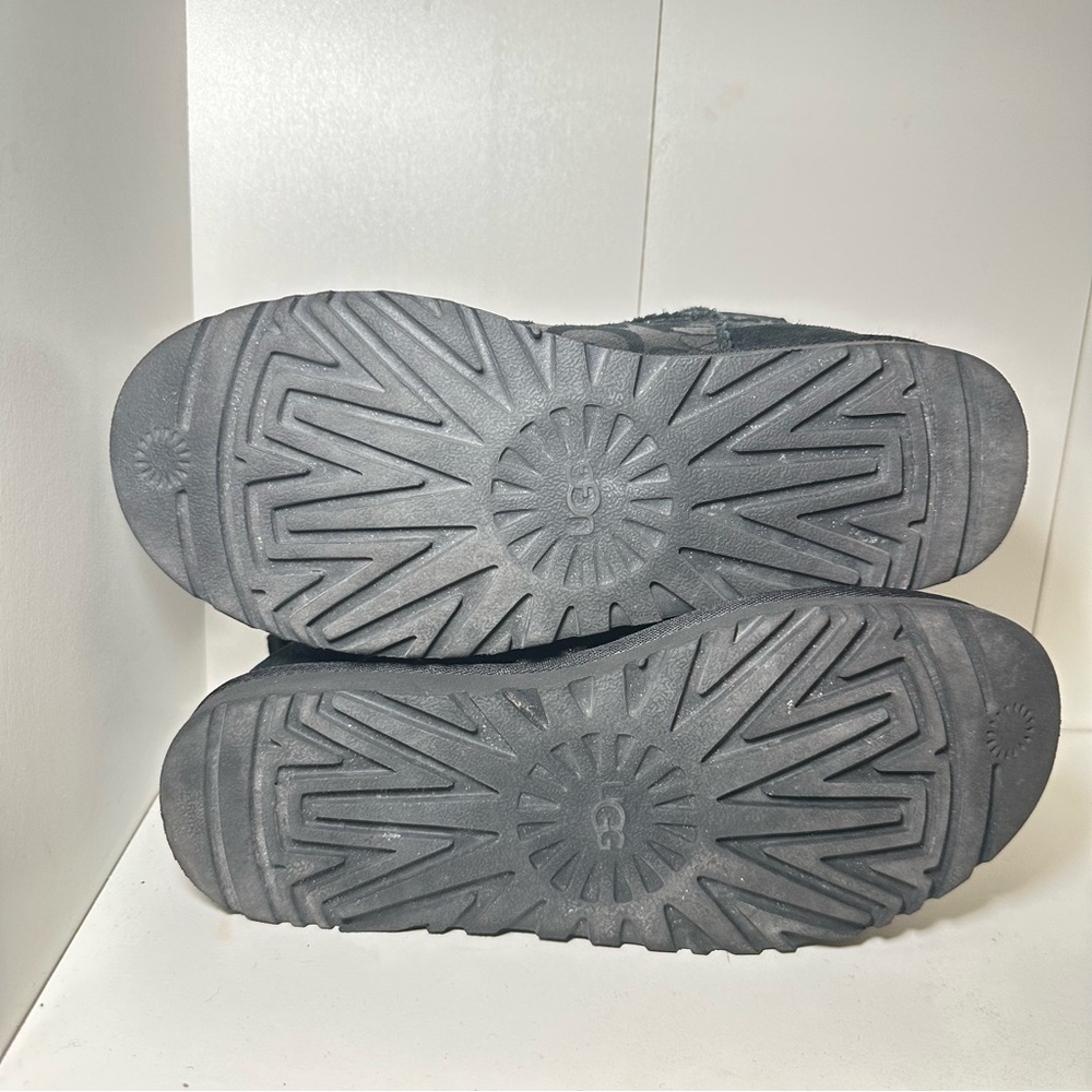 UGG Women's Black Patterned Winter Boots - Picture 7 of 8